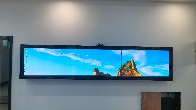 智慧校園再升級！中億睿科技為武漢交通職業(yè)學(xué)院打造55寸3×3觸摸拼接屏展示墻