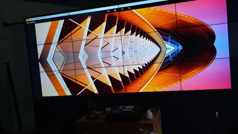 長沙京武浪琴山營銷中心46寸3.5mm3X4液晶單元拼接展示 長沙京武浪琴山營銷中心46寸3.5mm3X4液晶單元拼接展示